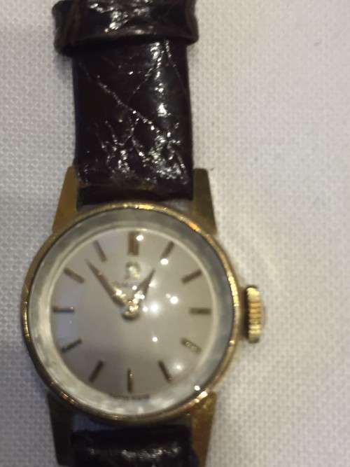 OMEGA LADIES WATCH VINTAGE IN FINE WORKING ORDER WIND-UP LEATHER STRAP