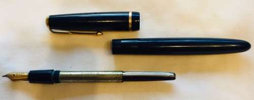 VINTAGE!! PARKER SLIMFOLD NAVY BLUE & GOLD FOUNTAIN PEN - 14KT GOLD NIB - CIRCA 1962