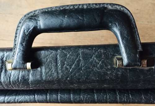 EXECUTIVE BUFFALO LEATHER SATCHEL/BAG IN VERY GOOD CONDITION
