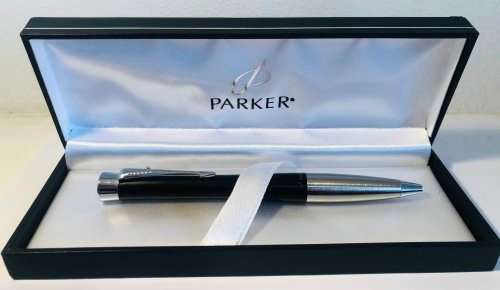 PARKER URBAN BLACK AND CHROME FINISH TRIM BALLPOINT PEN IN ORIGINAL BOX