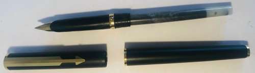 PARKER FLIGHTER FOUNTAIN PEN AND PENCIL IN ORIGINAL BOX-MATT BLACK WITH GOLD TRIM