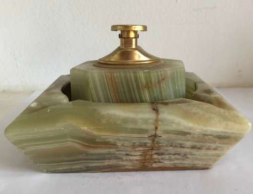 ONYX MATCHING ASHTRAY AND LIGHTER MADE IN ITALY IN EXCELLENT CONDITION