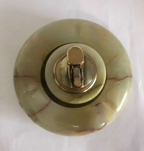ONYX ROUND ASHTRAY AND LIGHTER MADE IN ITALY IN EXCELLENT CONDITION