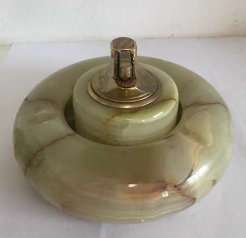 ONYX ROUND ASHTRAY AND LIGHTER MADE IN ITALY IN EXCELLENT CONDITION