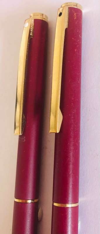 SHEAFFER MAROON BALLPOINT PEN AND PENCIL WITH GOLD TRIM IN ORIGINAL BOX