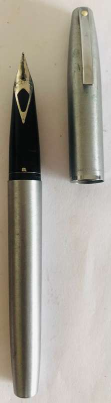 SHEAFFER SILVER FOUNTAIN PEN AND BALLPOINT PEN IN ORIGINAL BOX IN EXCELLENT CONDITION