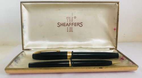 VINTAGE SHEAFFER`S FOUNTAIN PEN AND PENCIL BLACK AND GOLD IN ORIGINAL BOX