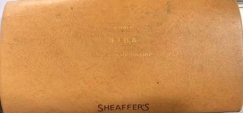 VINTAGE SHEAFFER`S FOUNTAIN PEN AND PENCIL BLACK AND GOLD IN ORIGINAL BOX