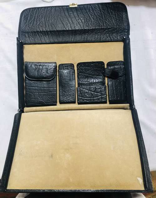 AMIET BLACK BRIEFCASE WITH SEVERAL COMPARTMENTS IN EXCELLENT CONDITION