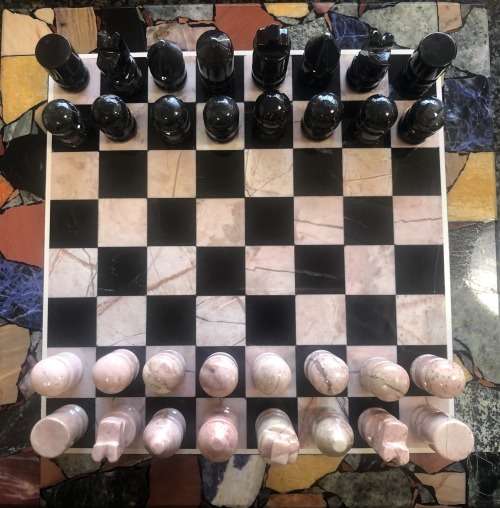 PIETRA DURA MARBLE CHESS SET IN LEATHER CASE. MADE IN ITALY !