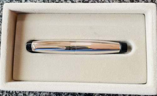 LALEX 1938 SILVER FOUNTAIN PEN IN BOX - MADE IN ITALY - IN BEAUTIFUL CONDITION