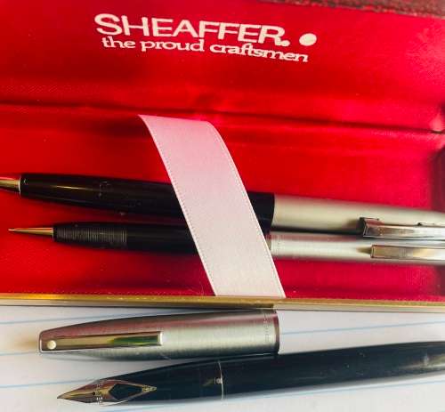 SHEAFFER VINTAGE WHITE DOT TRIO BLACK & SILVER FOUNTAIN PEN, BALLPOINT PEN & PENCIL IN BOX