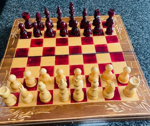 WOOD CHESS & BACKGAMMON SET WITH WOODEN PIECES