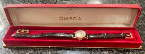 OMEGA LADIES WATCH VINTAGE IN FINE WORKING ORDER WIND-UP LEATHER STRAP