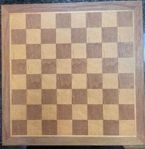 MAGNETIC SQUARE WOODEN CHESS SET WITH MAGNETIC WOOD PIECES, EXCELLENT CONDITION