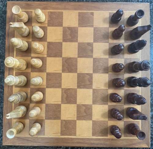 MAGNETIC SQUARE WOODEN CHESS SET WITH MAGNETIC WOOD PIECES, EXCELLENT CONDITION