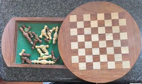 Magnetic Circular Wooden Chess Set with Wood Pieces