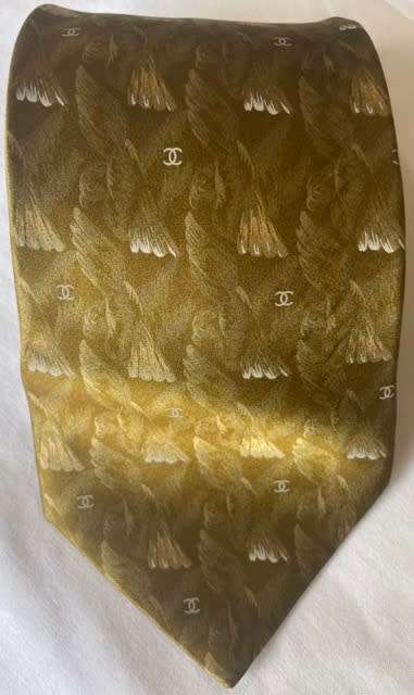 ORIGINAL CHANEL PURE SILK GOLD AND WHITE TIE, MADE IN ITALY!