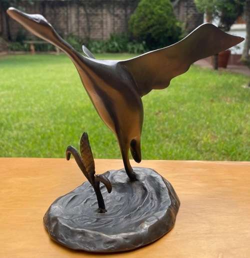 DESK TOP SIZE BRONZE SCULPTURE, BIRD TAKING OFF FROM GROUND BY UNKNOWN ARTIST