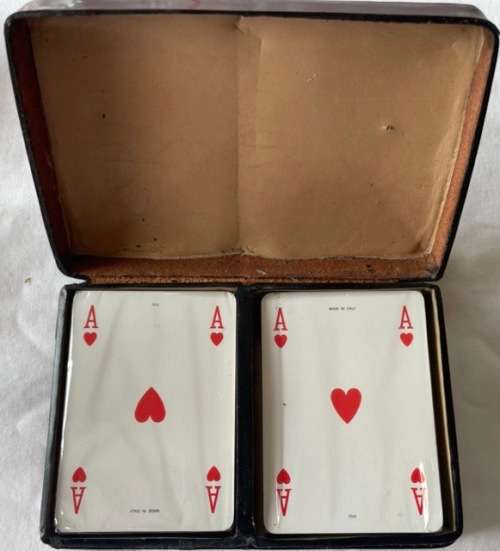 FINE GENUINE LEATHER DOUBLE PLAYER CARD HOLDER, UNUSED. MADE IN ITALY