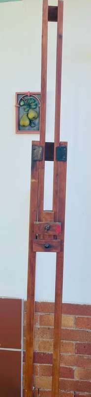 EXTRA-LARGE WINSOR & NEWTON VINTAGE ART EASEL