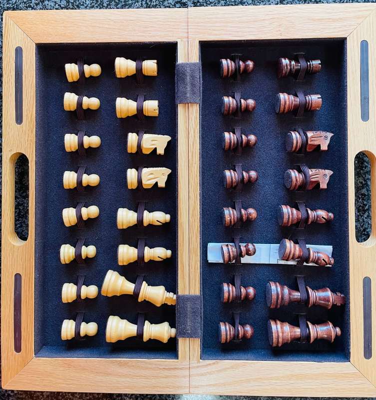 OAK WOOD FOLDING CHESS SET IN GREAT CONDITION