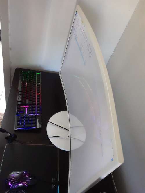 32" Samsung Curved Monitor