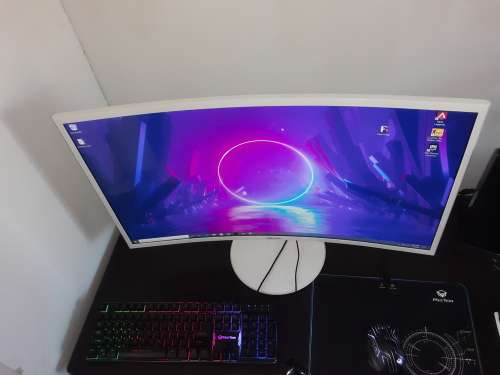 32" Samsung Curved Monitor