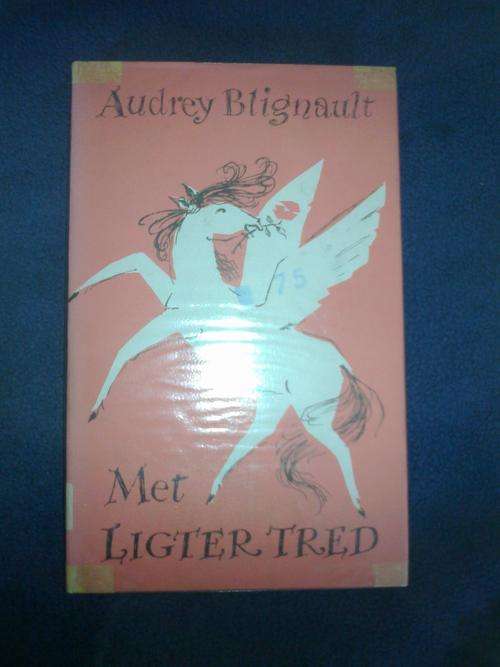 Met Ligter Tred  deur Audrey Blignault
