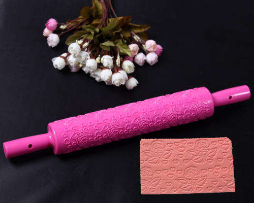 EASY TO USE ROLLING PIN TO CREATE ROSE AND HEART PATTERNS ON CAKES AND PASTRIES