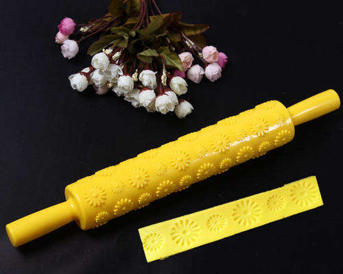 EASY TO USE ROLLING PIN TO CREATE FLOWER PATTERNS ON CAKES AND PASTRIES