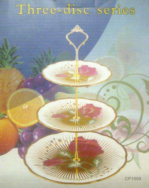 ELEGANT 3 TIER GOLD CAKE AND CUPCAKE STAND WITH FLOWERS