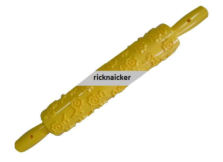 EASY TO USE ROLLING PIN TO CREATE ROSE PATTERNS ON CAKES AND PASTRIES