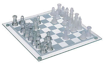 ELEGANT GLASS CHESS SET