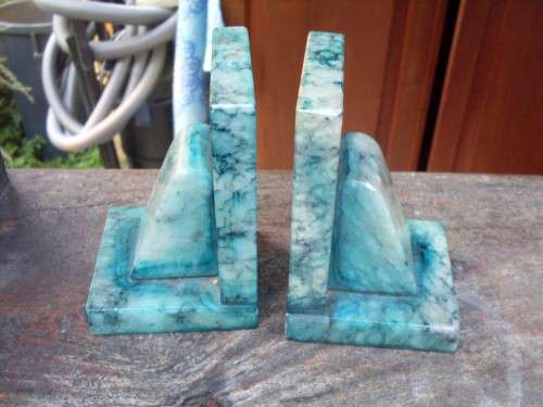 A SET / PAIR OF BEAUTIFULLY TONED JADEITE??? MARBLE????  STONE BOOKENDS