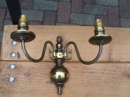 NICE OLD BRASS LOOK WALL SCONCE LIGHT TWO ARMS