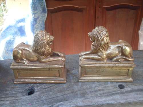 GORGEOUS PAIR OF HEAVY GILT HEAVY RESIN LION BOOKENDS BASED ON NEW YORK LIBRARY LIONS