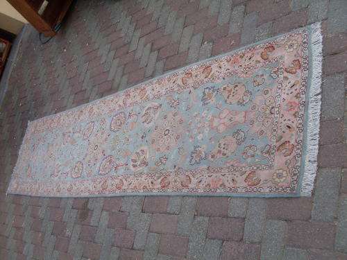 AN EXQUISITE NORTH WEST PERSIAN CARPET RUNNER. SOFT PALETTE OF COLOURS FLORAL +++