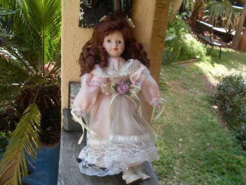 A RAVEN HAIRED BEAUTY. PRETTY YOUNG GIRL PORCELAIN DOLL