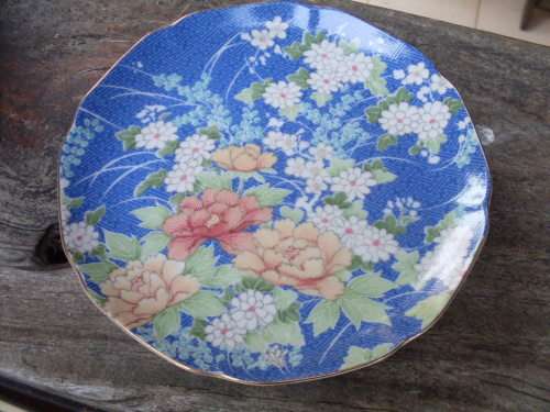 LOVELY PREDOMINANTLY BLUE WITH FLORAL SPRAYS BUSY CHINESE DISPLAY PLATE. WOW!