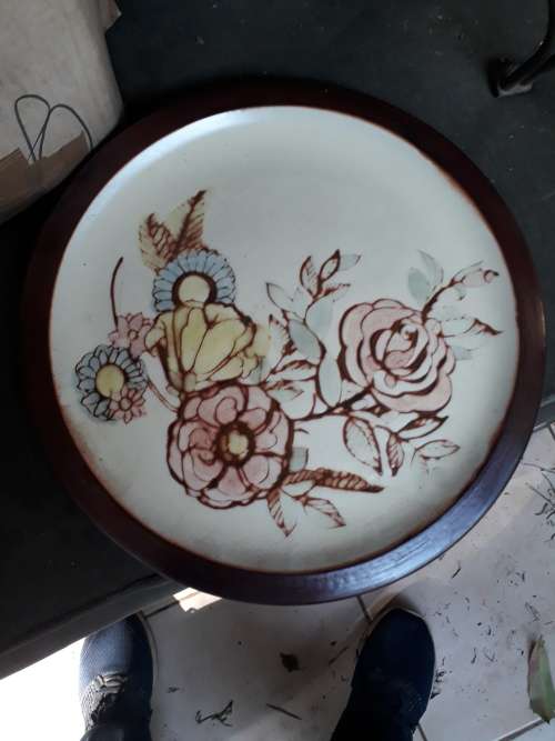 BEAUTIFUL (LIEBERMAN??) VINTAGE PROBABLY '70'S LARGE POTTERY GLAZED CHARGER HAND PAINTED FLORAL