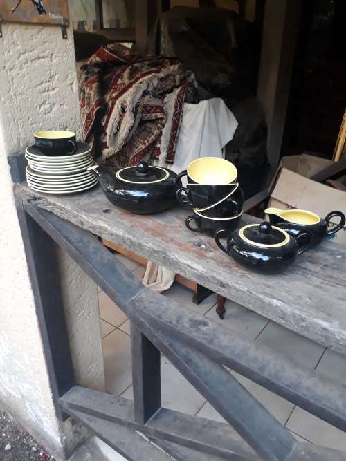 RETRO VINTAGE & AMAZING VILLEROY & BOCH RETRO MADE IN FRANCE BIARRITZ BLACK & YELLOW TEA SERVICE !