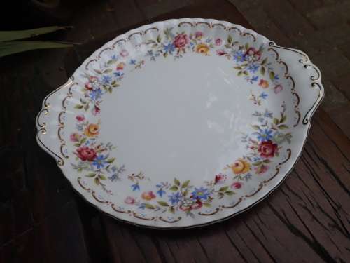 WOW! MY FAV.  ROYAL ALBERT PRETTY AS ANYTHING JUBILEE ROSE CAKE SERVING PLATE