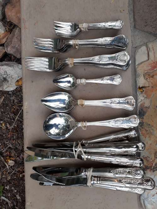 INCREDIBLE 48 PIECE KINGS PATTERN CUTLERY SET (FIND YOUR BOX AND MMMWO PERFECT!) GREAT CONDITION TOO