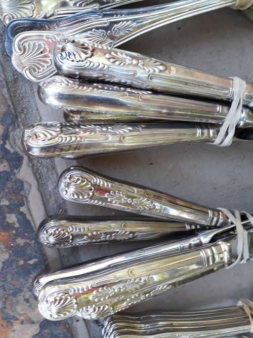INCREDIBLE 48 PIECE KINGS PATTERN CUTLERY SET (FIND YOUR BOX AND MMMWO PERFECT!) GREAT CONDITION TOO