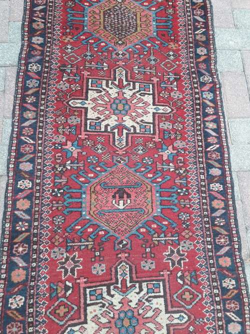 I THINK IT MAYBE VINTAGE A PERSIAN RUNNER. HAMADAN? AZERBAIJAN? SIRJAN? GEOMETRIC FLORAL !