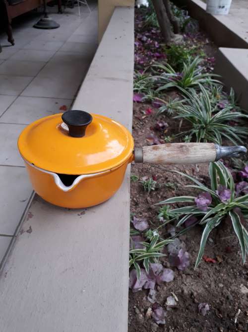 WOW! GROOVY, VINTAGE LE CREUSET MADE IN FRANCE ORANGE/YELLOW CAST ENAMELLED SAUCEPAN + LID