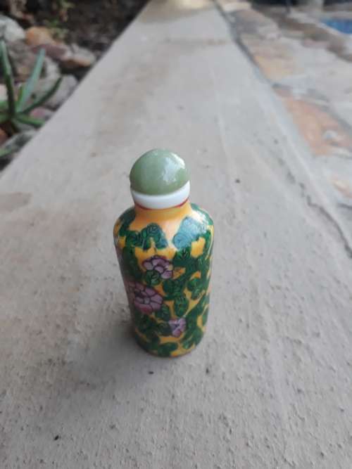 VINTAGE ORIENTAL HAND PAINTED SNUFF BOTTLE CLEARLY MARKED