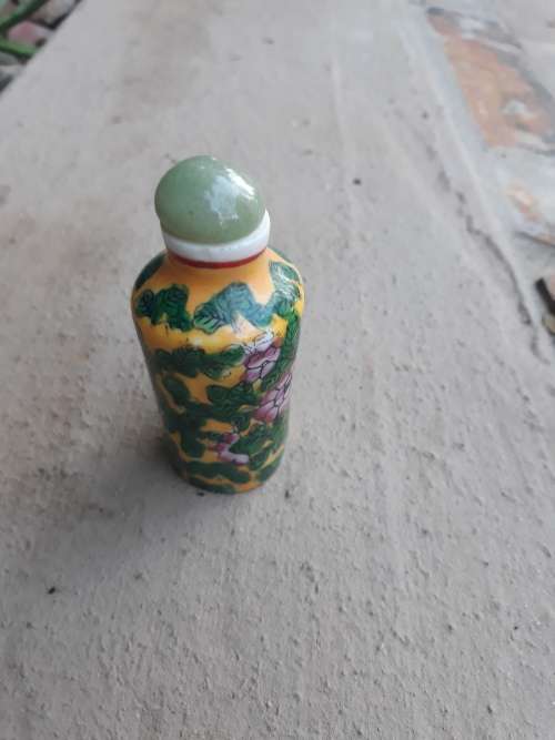 VINTAGE ORIENTAL HAND PAINTED SNUFF BOTTLE CLEARLY MARKED