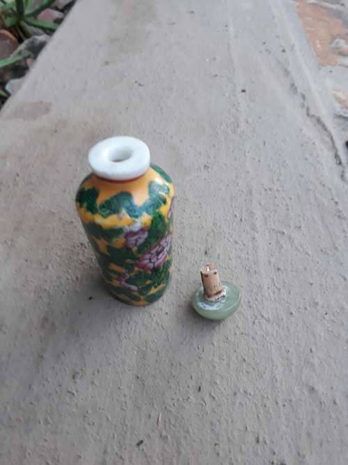 VINTAGE ORIENTAL HAND PAINTED SNUFF BOTTLE CLEARLY MARKED